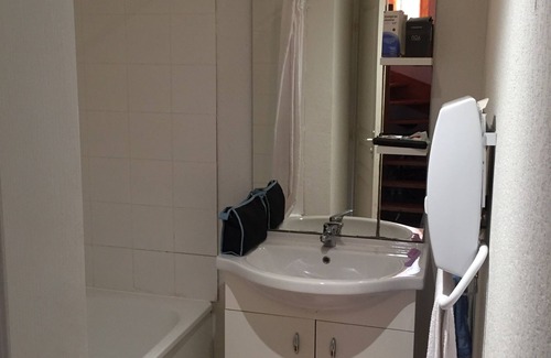 Gallargues-le-Montueux Cottage | Rental of a 2-bedroom apartment in a residence with swimming pool...