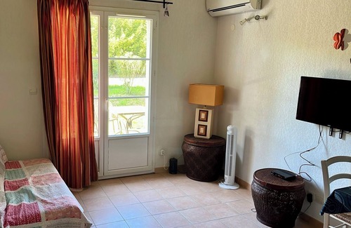 Gallargues-le-Montueux Cottage | Rental of a 2-bedroom apartment in a residence with swimming pool...