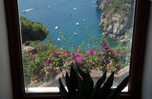 Laurito Villa | Rentals in Italy - Villa Valeria with direct access to the beach of Laurito