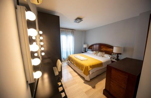Jaen Apartment | RentitSpain Ático Moderno y Céntrico con balcón curvo en Jaén