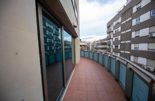 Jaen Apartment | RentitSpain Ático Moderno y Céntrico con balcón curvo en Jaén