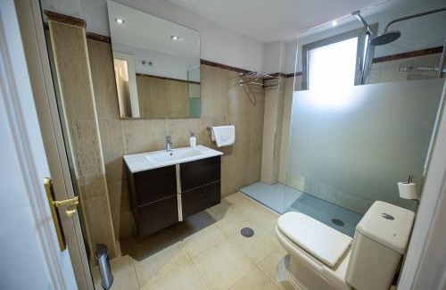 Jaen Apartment | RentitSpain Ático Moderno y Céntrico con balcón curvo en Jaén