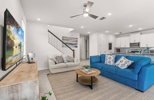 Four Corners House | Reserve your stay now and unlock launch rewards like bonus nights, VIP gifts, and more!