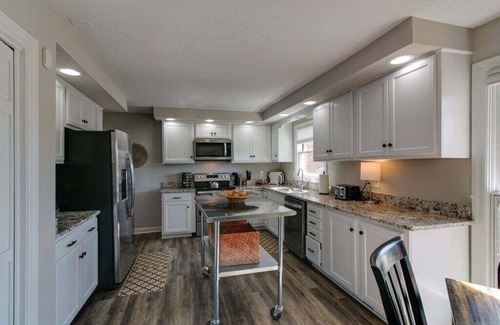 Clarksville House | Residence (1335 Whitt Ln)