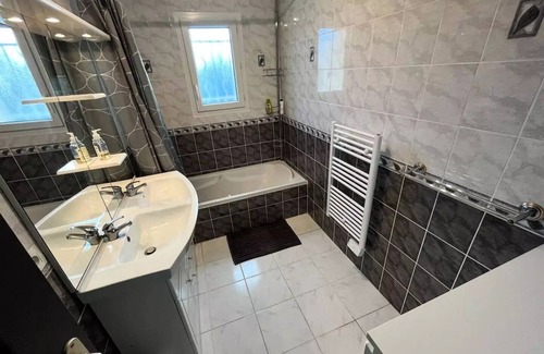 Hourtin Villa | Residence 84h-hourtin - Ref 84H: family house of 80m2 located in the village Hourtin