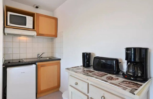 Carnoux-en-Provence Apartment | Residence Debussy - maeva Home - 2-Room Apartment 4 People - Budget
