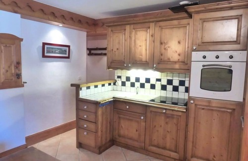 Meribel Village Apartment | Residence Fermes De Meribel Bat C - Comfortable 3 room apartment for 4 people at the foot of the slopes aves access to the pool located in Meribel Village