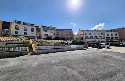 Le Brusc Apartment | Residence Les Charmettes - 3 Rooms for 6 People