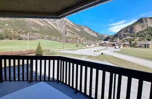 Jausiers Apartment | Residence Jausiers Village - 2 Rooms for 6 People