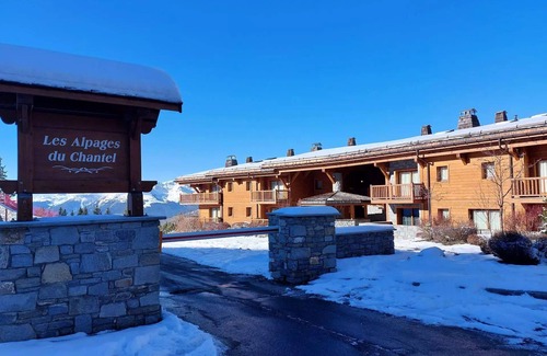 Arc-1800 Apartment | Residence L'iseran - Spacious 4 rooms, slopes, upscale residence with swimming pool, splendid views of Mont Blanc and west terrace.