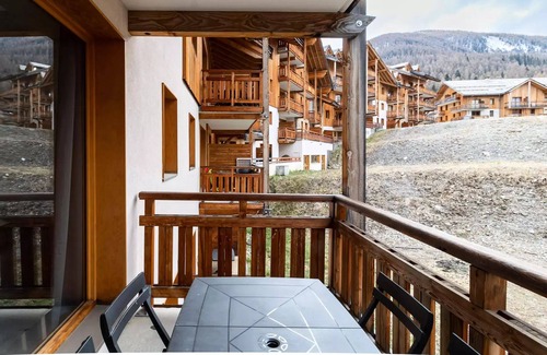 Les Orres Apartment | Residence Le Balcon Des Airelles - Quiet apartment in the heart of Orres 1800