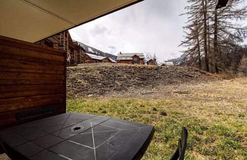 Les Orres Apartment | Residence Le Balcon Des Airelles - Quiet apartment in the heart of Orres 1800