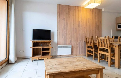 Les Orres Apartment | Residence Le Balcon Des Airelles - Apartment with beautiful mountain view