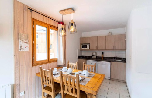 Les Orres Apartment | Residence Le Balcon Des Airelles - Quiet apartment in the heart of the Orres 1800