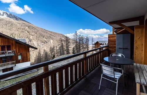 Les Orres Apartment | Residence Le Balcon Des Airelles - Fully equipped renovated apartment on Les Orres 1800