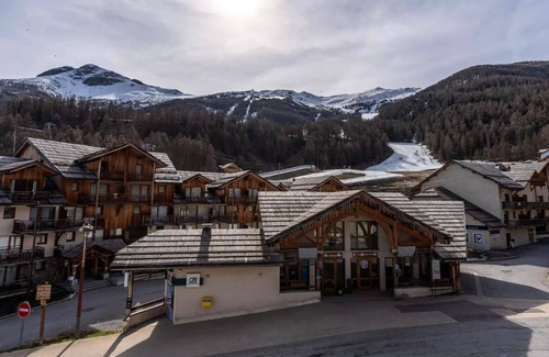Les Orres Apartment | Residence Le Balcon Des Airelles - Warm apartment in the heart of the Orres 1800