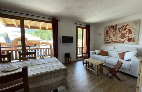 Les Orres Apartment | Residence Le Balcon Des Airelles - 2 Rooms for 6 People