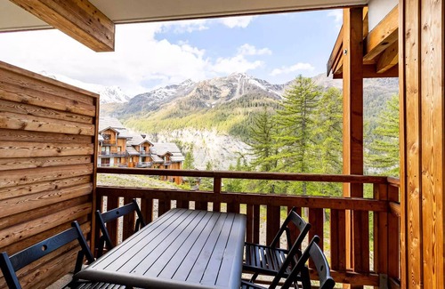 Les Orres Apartment | Residence Le Balcon Des Airelles - 4 Rooms for 8 People
