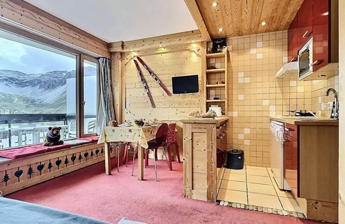 Tignes le Lac Apartment | Residence Le Bec Rouge - Nice studio tastefully renovated for 4 people in Tignes ski to the feet and close to shops in the Lake area. Appearances