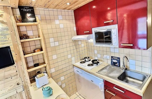Tignes le Lac Apartment | Residence Le Bec Rouge - Nice studio tastefully renovated for 4 people in Tignes ski to the feet and close to shops in the Lake area. Appearances