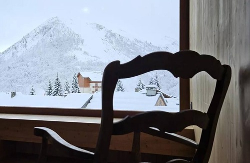 Saint-Sorlin-d'Arves Ski Chalet | Residence Le Pré - Chalet new village heart for 14 people with piste view