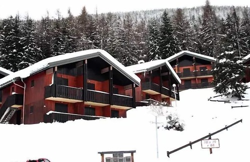 Villarodin-Bourget Apartment | Residence Les Epervieres - Apartment in quiet chalet, on the edge of the forest