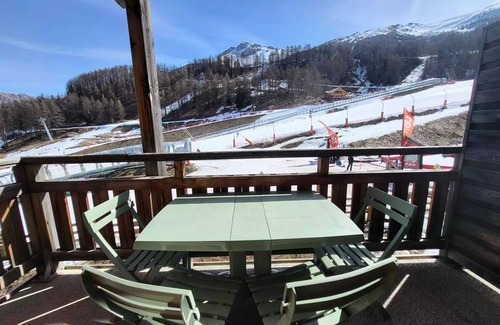 Les Orres Apartment | Residence Le Parc Des Airelles - Pleasant apartment at the foot of the slopes