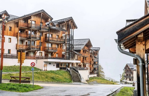 Les Orres Apartment | Residence Le Parc Des Airelles - Apartment in the heart of Orres 1800