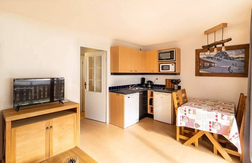 Les Orres Apartment | Residence Le Parc Des Airelles - Studio 4 people with view on the slopes