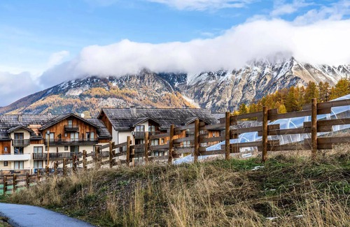 Les Orres Apartment | Residence Le Parc Des Airelles - Adorable apartment with direct access to the slopes