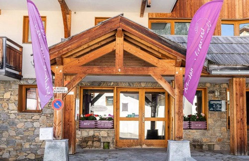 Les Orres Apartment | Residence Le Parc Des Airelles - Warm T2 with superb view of the slopes
