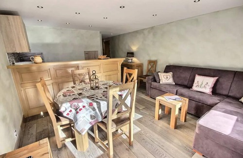 Meribel-Mottaret Apartment | Residence Les Cembros - Beautiful cozy apartment for 4 people in Meribel Mottaret