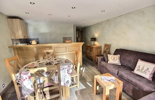 Meribel-Mottaret Apartment | Residence Les Cembros - Beautiful cozy apartment for 4 people in Meribel Mottaret