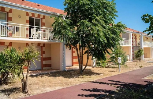Le Verdon-sur-Mer Apartment | Residence Les Alcyons* - 2/3 rooms Cabin 6 people