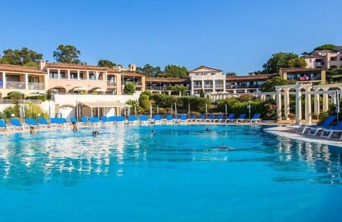 Les Restanques Apartment | Residence Pierre & Vacances Les Parcs de Grimaud*** - Apartment for 6 people - 1 bedroom + 1 sleeping area - Terrace or balcony - Sea view