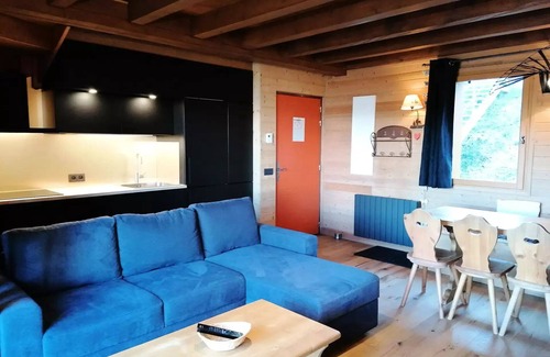 Pra Loup Ski Chalet | Residence Pra Roustan - 1/2 Chalet with terrace and beautiful mountain views, 400m from the cable car, Pra Loup