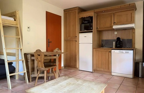 Pra Loup Apartment | Residence Pra Roustan - Pleasant studio for 4 decorated in mountain style, in a small hamlet in Pra Loup