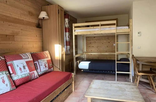 Pra Loup Apartment | Residence Pra Roustan - Pleasant studio for 4 decorated in mountain style, in a small hamlet in Pra Loup