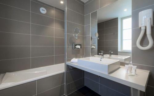 Provins Apartment | Residence The Originals Demeure des Remparts