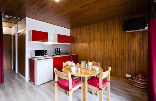 Brides-les-Bains Apartment | Residence Villa Louise - Bright and comfortable studio with open view