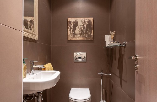 Saint-Tropez City Centre Apartment | RESIDENCE VILLA DELICE, New apartment with parking in the heart of the village
