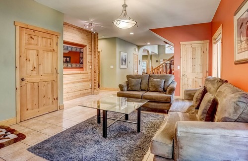 Tahoe Valley House | Residing Retreat - 30+ Day Vacation Home Rental