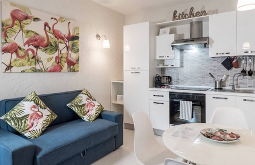 Porto Sant'Elpidio Apartment | Resilience Tropical Apartment&Room (App. Flamingo)