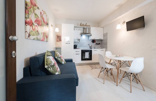 Porto Sant'Elpidio Apartment | Resilience Tropical Apartment&Room (App. Flamingo)