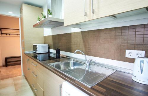 Doctor Barraquer-Grupo Renfe-Policlinico Apartment | Resolana City Walls