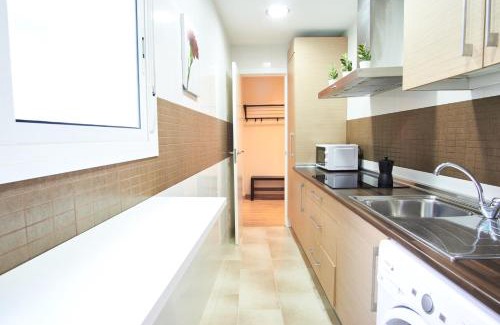 Doctor Barraquer-Grupo Renfe-Policlinico Apartment | Resolana City Walls