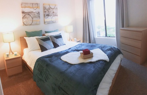 Rowland Heights Apartment | Resort 2b1.25b APT close to DTLA Disney