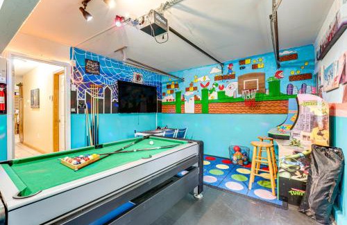 Pocono Lake House | Resort Amenities and Game Room Arrowhead Lake Home!
