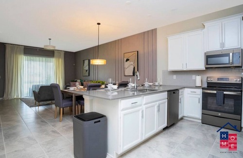 Four Corners Apartment | Resort Condo in Orlando: Cozy Retreat with Lazy River & Kids` Water Park Near Disney