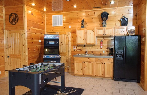 Sevierville House | Resort Pool, 7 King Suites, 18-Seat Theater, Arcade Games, Hot Tub, Billiards